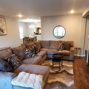 Quiet 3 Bedroom In Private Apartment