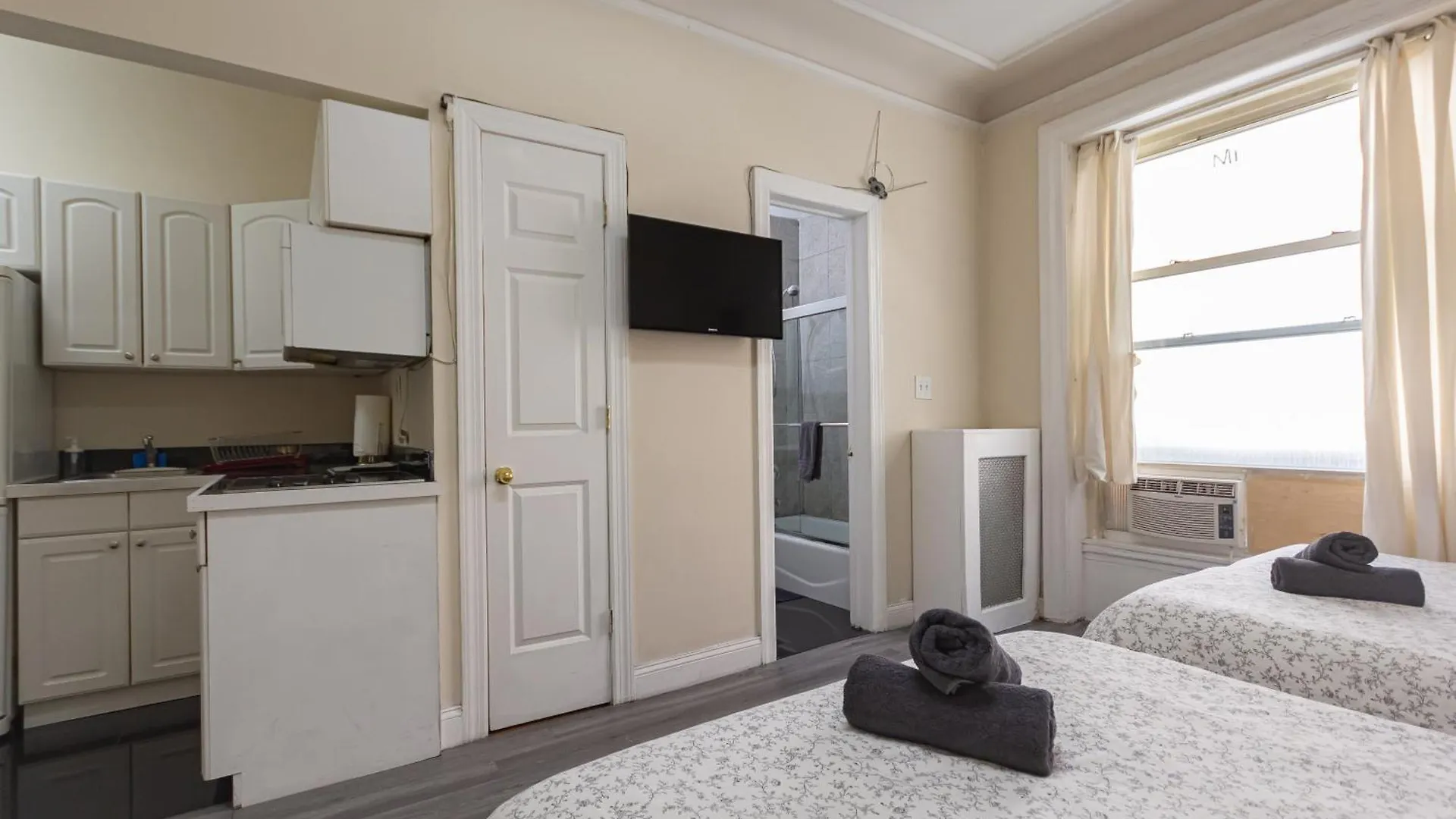 Studio Plus, Next To The Korea-Town New York USA